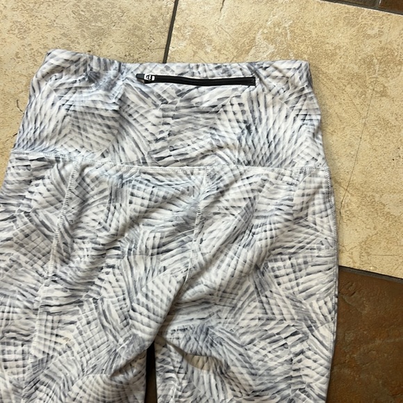 Two Crop leggings for one! - Picture 2 of 3